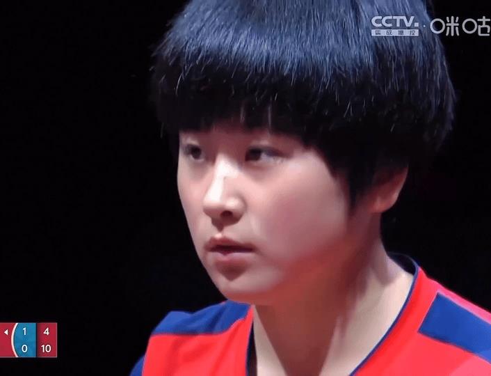 谁懂这有多萌呢？小金像妹妹，小美像姐姐，两小只都挺可爱礼貌！
小金：我阻你亚锦赛