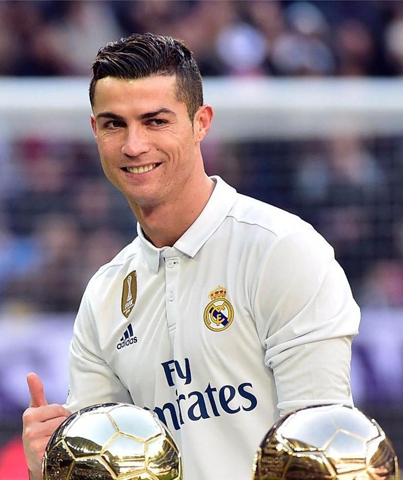 梅西和C罗各自五大纪录！谁的最难被打破？
1:自然年91球
2:8座金球奖
3: