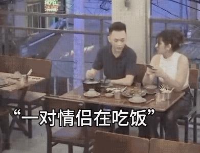 谁都不能怪，怪就男人说谎。你说你去加班，却拿花回来，弄人家一个措手不及。
女子也