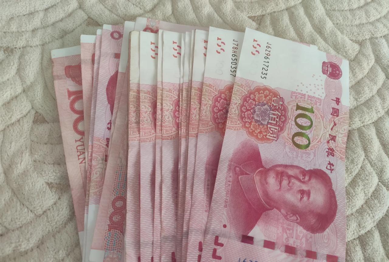 有钱人这么多啊！发布会上一款二三十万的新能源车，一下子就有两三万的订单。发布会一