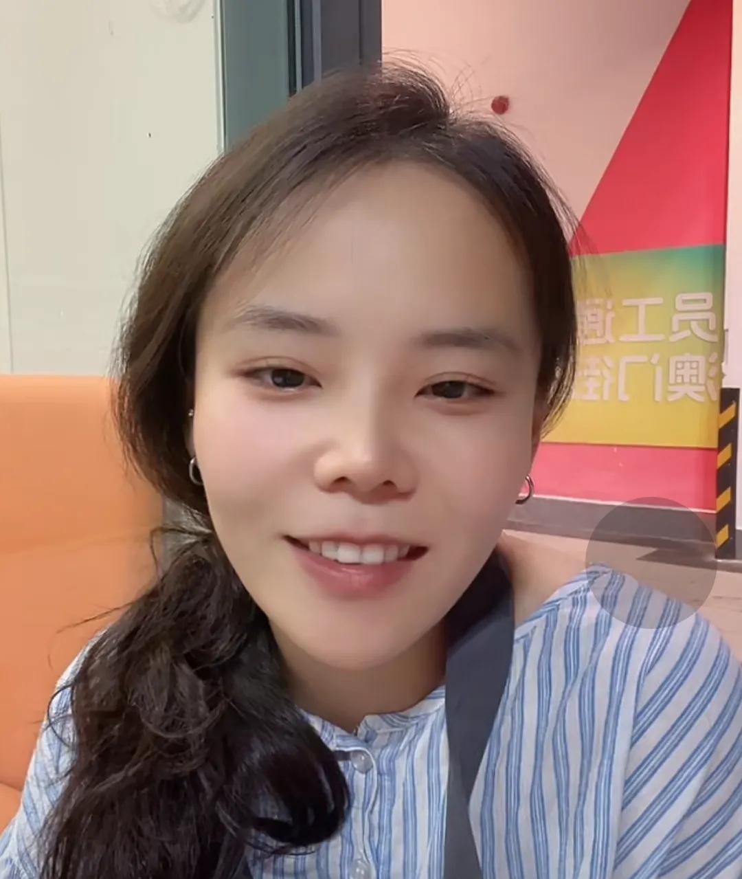 熊磊今天直播，筷子卖了100多单！
小熊最近人气比较旺，
但很多都是来看热闹的，