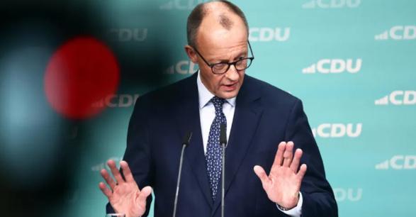 #德国政府解散# 其实就是正常的换届。但不得不说，现在的德国就是个烂摊子。经济停