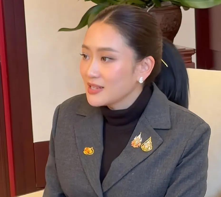 泰国柬埔寨打仗，却无故中伤印度。
印度：我泱泱大国，不配吗？太不把我放眼里了。