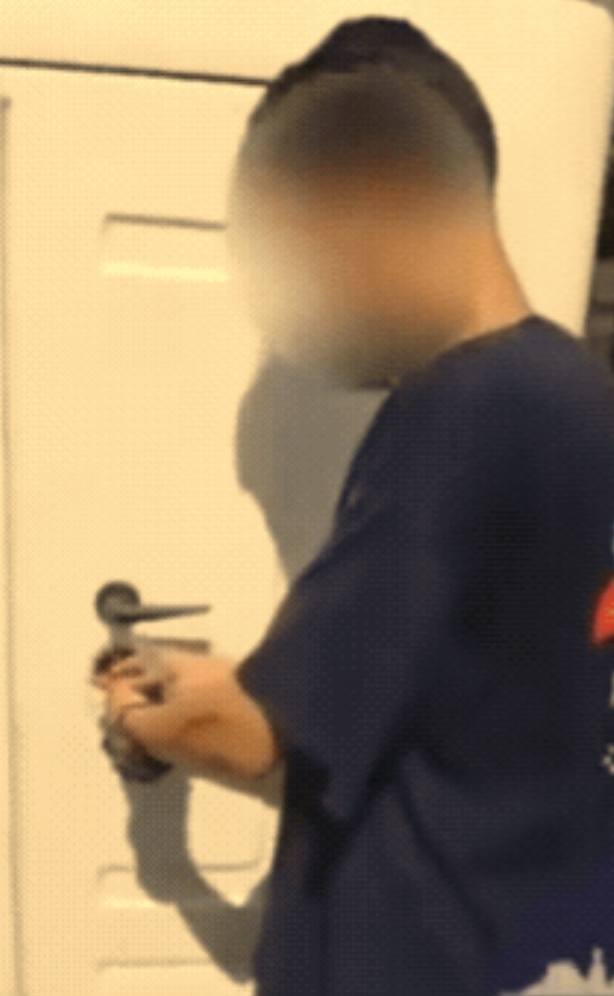 一名为以色列服务的伊朗籍摩萨德特工，被伊朗情报部门在德黑兰抓获！他正在用改装过后