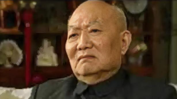 开国中将被日军俘虏，拔枪对准太阳穴连开三枪，枪却没响