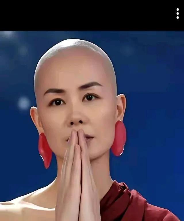 天呐，这是谁？，这是演什么电视剧了，把头发都剃了，你看出是谁了吗？