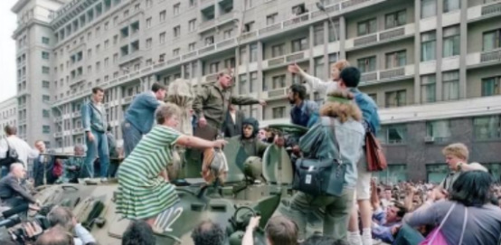 古巴送罪犯，美国遭殃了











天呐！1980年，卡斯特罗竟然玩了