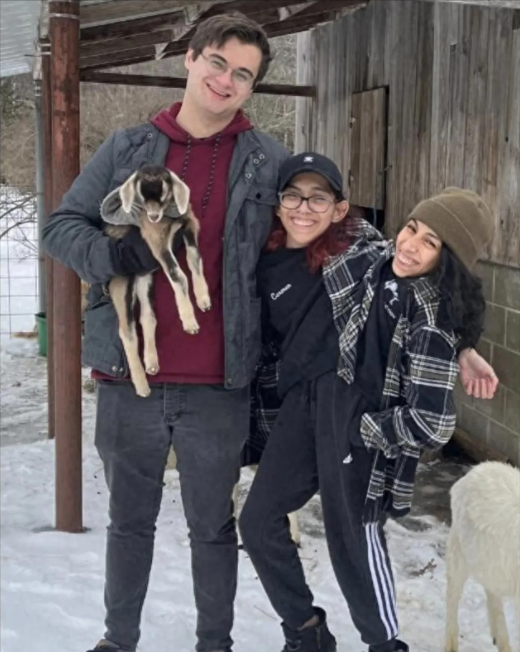 连体姐妹一人结婚 妹妹单身怎么办











天呐！连体姐妹花，一个要