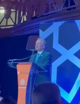 美特使称“特朗普可以同时担任美总统和以总理”，以色列网友拒绝三连。说这个话的意图