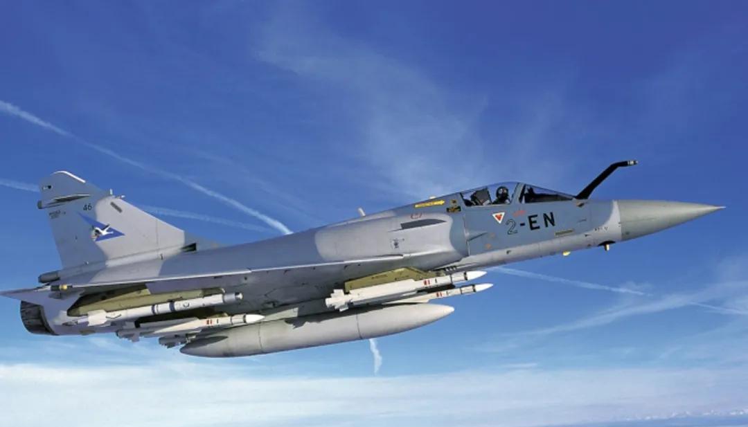 在损失4架美制F-16战斗机之后，乌克兰空军又损失了一架法制“幻影”2000战斗