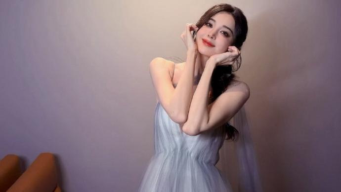 古力娜扎晒【玉茗茶骨】剧组合影，每一张都让人意犹未尽！