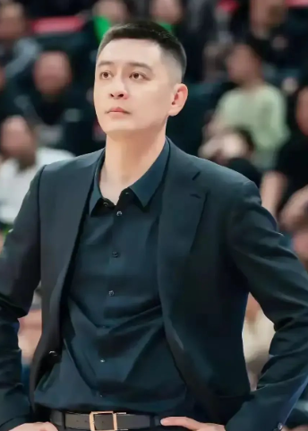 辽宁的新人不好练，真不怪教练！
不是不给机会，是没场上兜底的。你们应该也看对面的