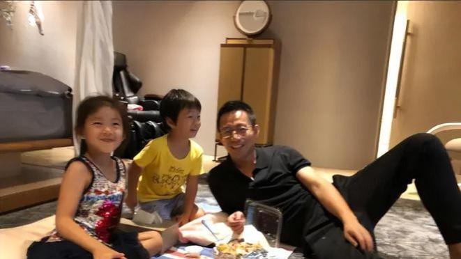 大S安葬第3天，汪小菲老婆发文：徐家人没有通知两个孩子参加