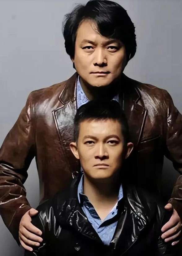 一次采访中，杨志刚说:“我在网上有两个负面消息，一个是台词慢，一个是裙带关系，说