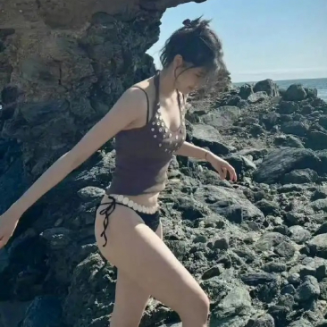 但愿日子清净，
抬头遇见的都是柔情