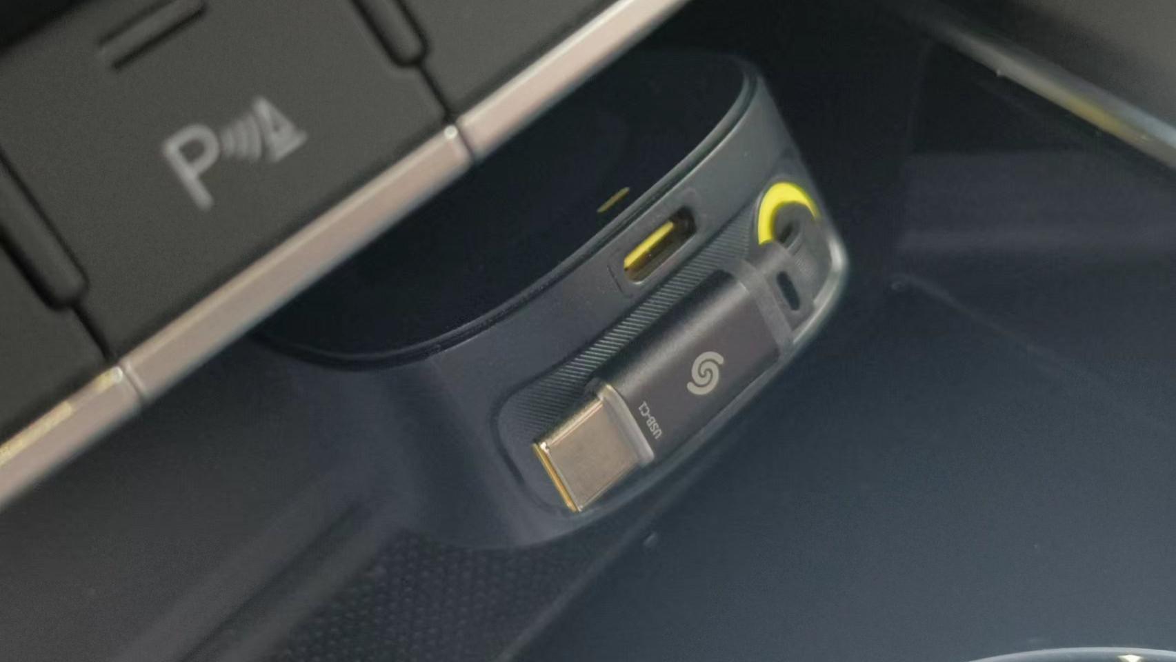 全能王！车载充电神器：倍思VR2