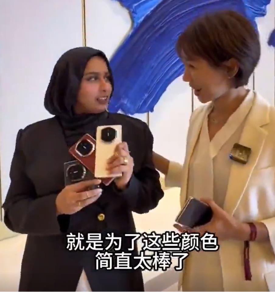 华为折叠屏手机在海外遭到疯抢。折叠屏手机以更酷的形态展现，特别是华为折叠屏手机，