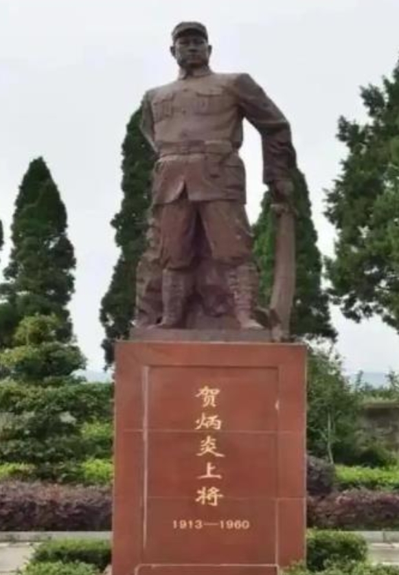 1949年7月，解放军进攻马家军骑兵14旅防守的固关，军长贺炳炎下令：“把大炮全