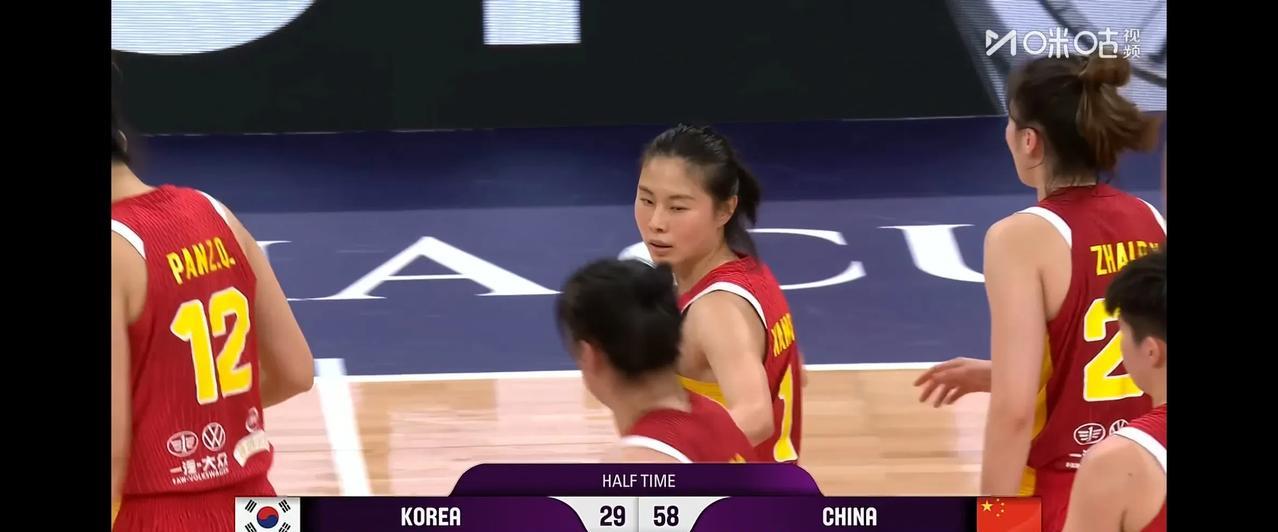 中国女篮打弱队依然砍瓜切菜般犀利！半场结束，中国女篮58:29得分整整多出韩国队