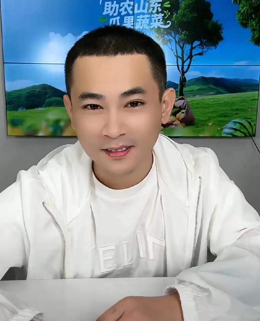 吴迪回ks受打压，决定重返10点档团播！
告知粉丝等公司艺人明月结婚之后就正式回