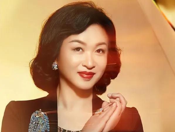 家人们，今天必须聊聊金星！20岁时为拿绿卡，他与外国女孩结婚，10年后离婚，当时