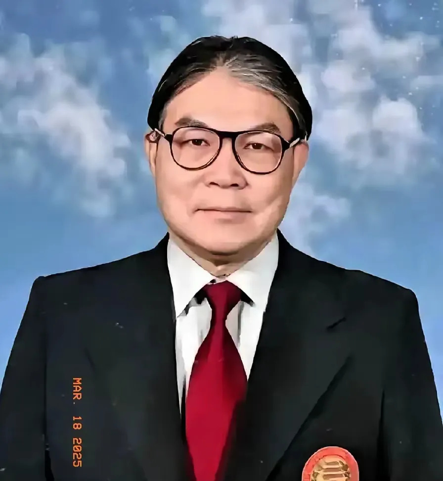 霍家三代爱国精神











我的天哪！霍家也太牛了吧！一家三口都获得