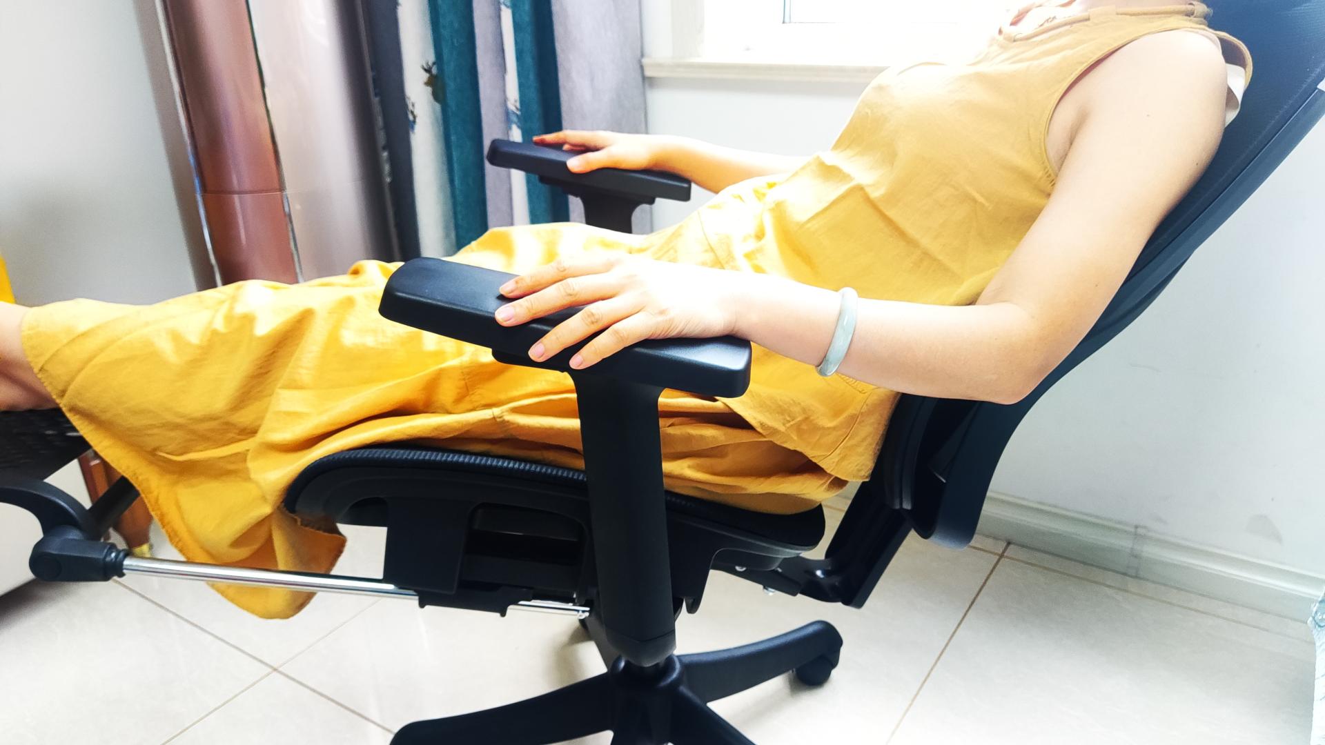 舒适护腰，久坐族必备好物：夏草木Fit2人体工学椅