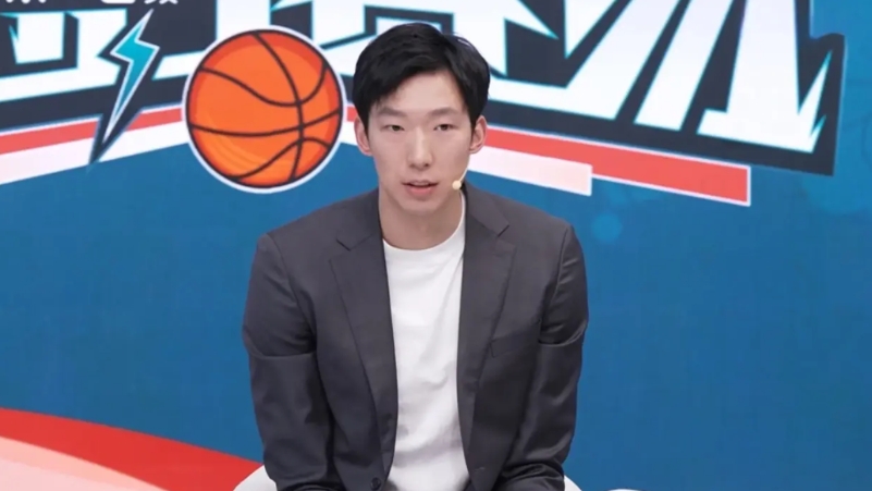 中国男篮超级球星周琦真是太懂人情世故了！今天中国男篮在亚洲杯1/4决赛中以79：