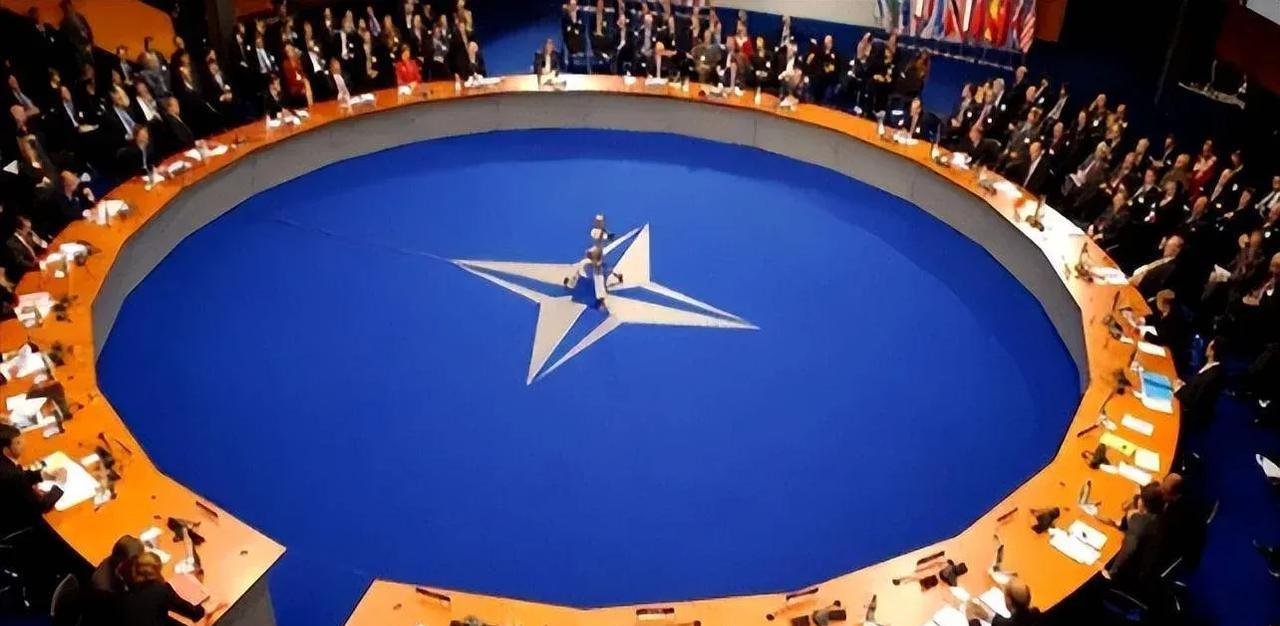 美国援乌，北约买单？
白宫主人最近改主意了，不再跟克里姆林宫拉拉扯扯，要继续向乌