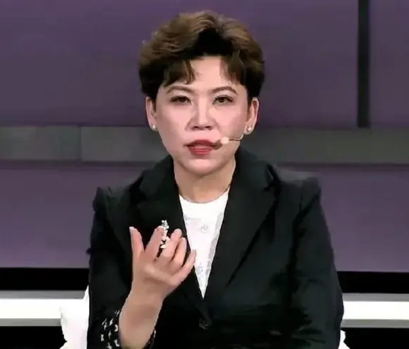 乒乓前辈邓亚萍：男乒年轻选手普遍存在三个问题

一、思想压力过大，换句话说就是想