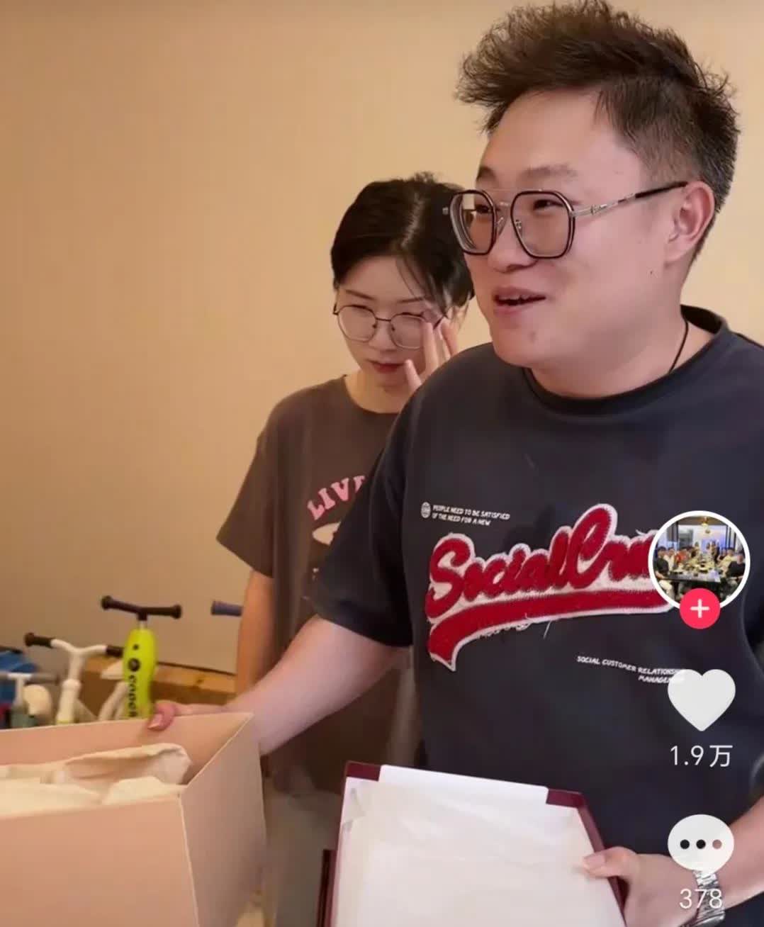 掐指一算，最近洞子单在娜姐这随礼加送礼就花了2w+…
  娜姐婶子家儿子结婚洞