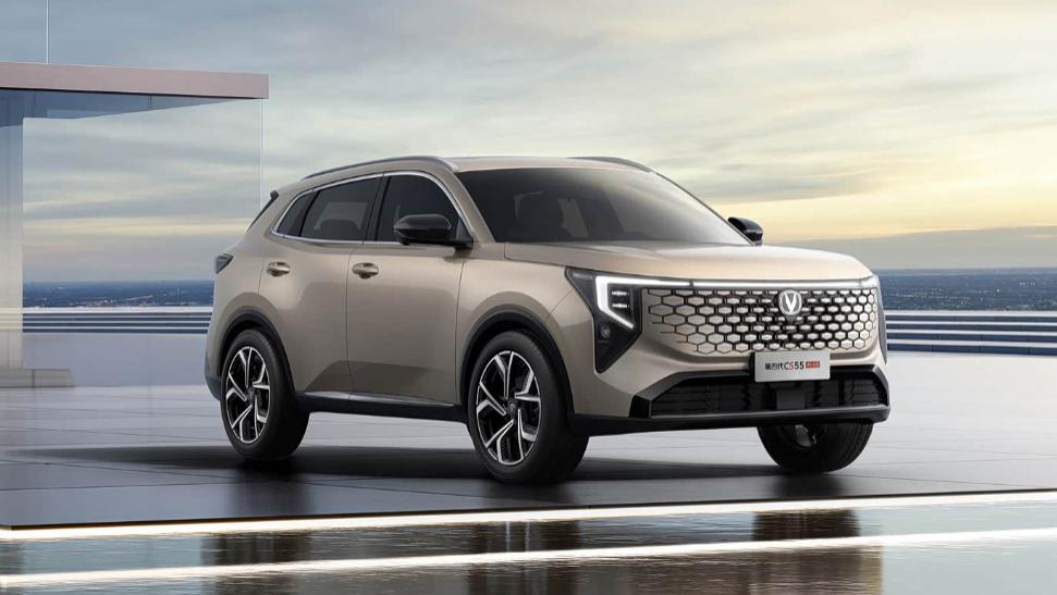 品鉴官丨10万级全能选手，第四代CS55PLUS出牌，锋兰达没法接