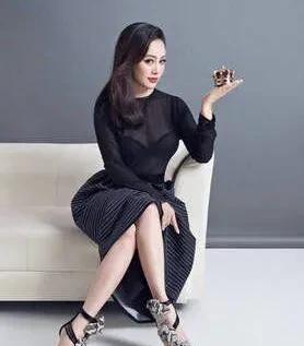 汪峰和宁静在综艺里也太好嗑了！节目上汪峰给宁静过生日，直接牵着手带她去看无人机表
