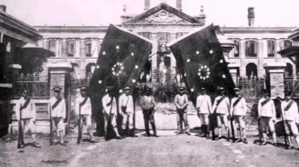 1911年10月10日，辛亥革命武昌起义爆发。革命党人杨宏胜运送弹药时，突遭清兵