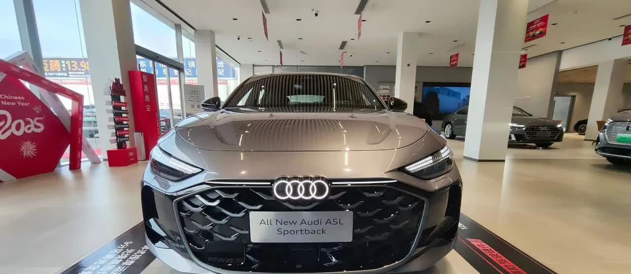 上汽奥迪A5L Sportback正式开启预售，五款配置车型，预售价格区间为27