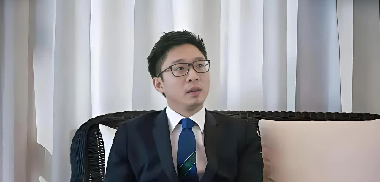 谁不想在茫茫人海中邂逅霍启山，那种优秀又可靠的存在。可现实常开玩笑，等来的却是许
