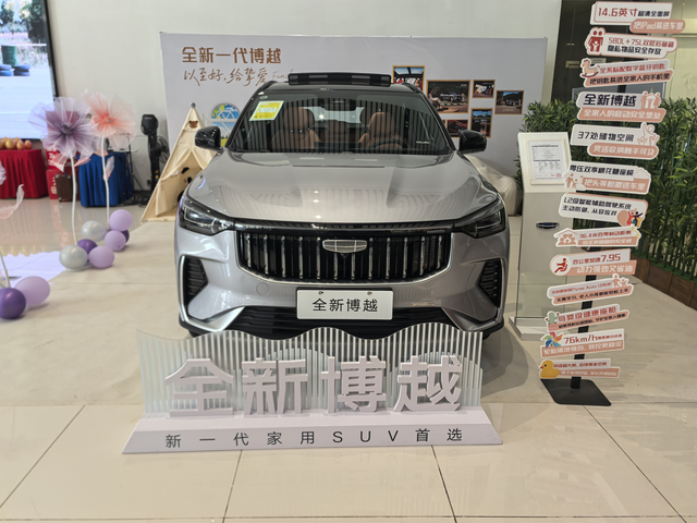 第二次了还是很喜欢
今天是第二次来看这个车了，不知道现在下手还是等上市