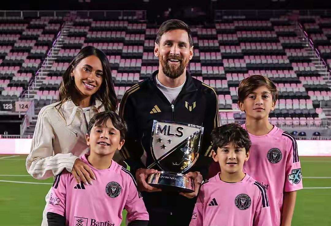 美职联本赛季比赛已全部结束，而梅西的假期还未开始。
由梅西发起的首届“梅西杯”U