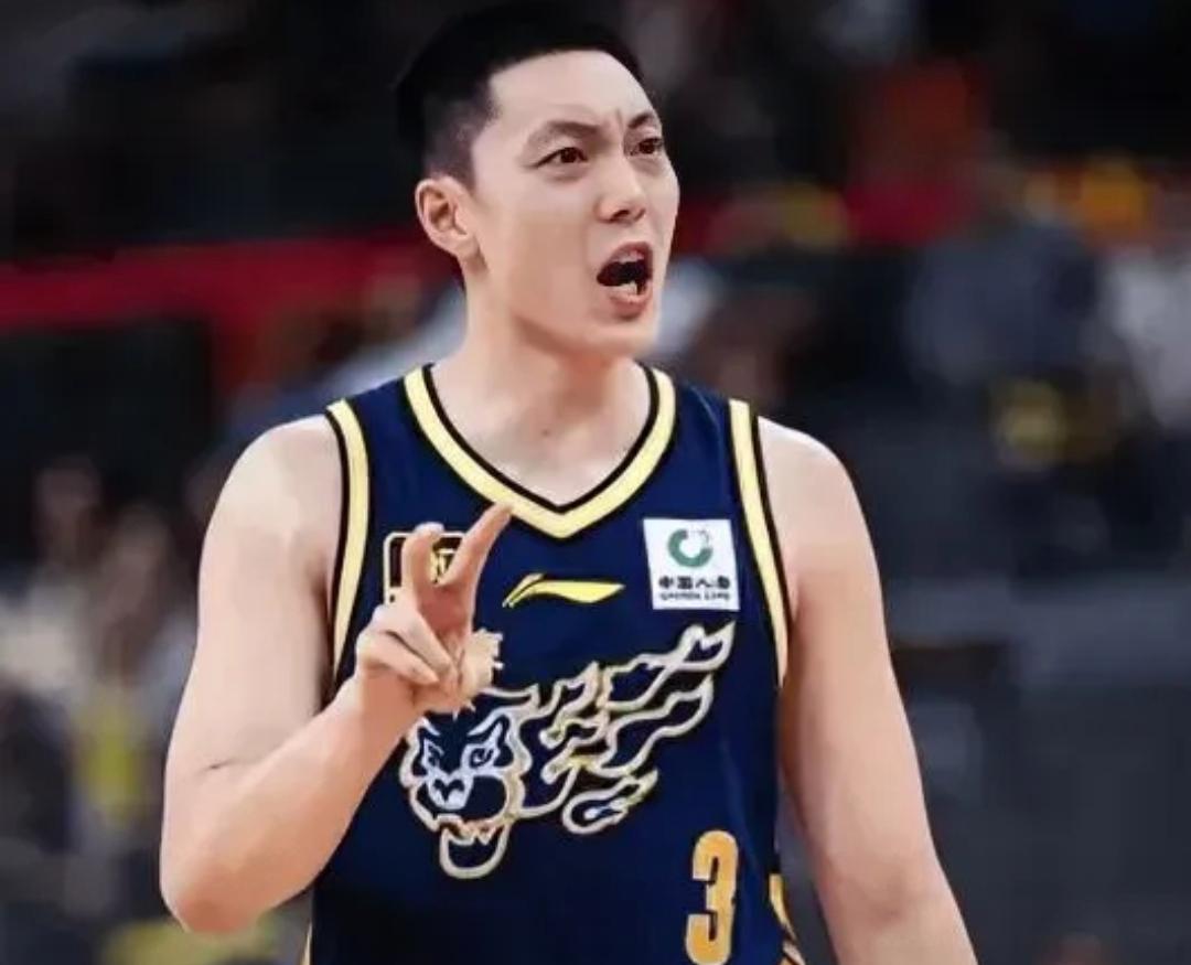 季后赛！广东队102 - 98上海队，来看看数据和正负值。

1. 胡明轩，正负