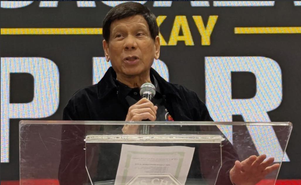 中菲之间彻底闹翻了，底线已破裂！杜特尔特携女突然访港！小马科斯如坐针毡：这次麻烦