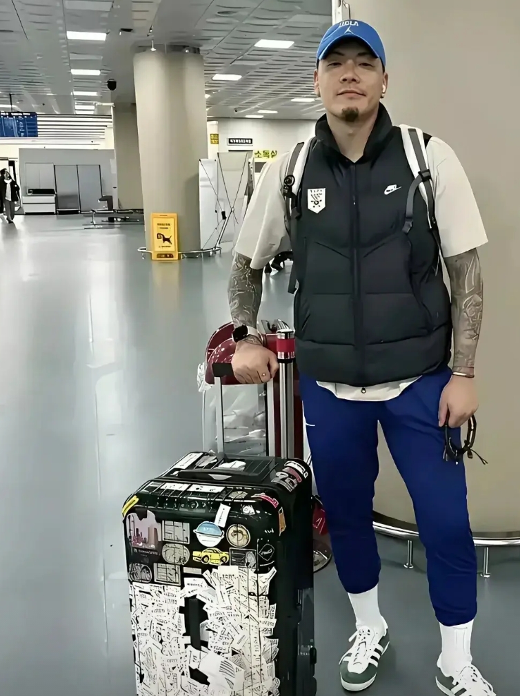 终于明白国足为什么出不了线，始终不射球。你看了以后也就明白了。我从国足队员身上看