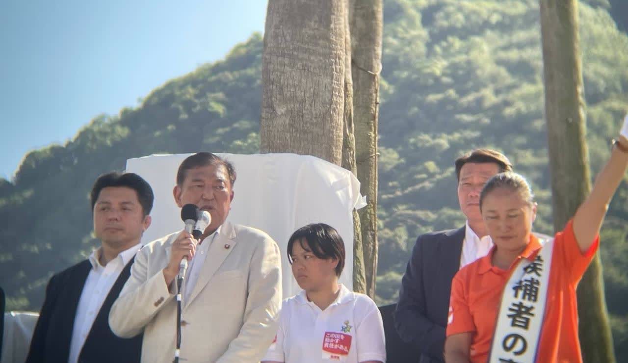 日本首相保不住了
根据美媒报道，由于石破茂在贸易协议上的失误，导致他即将失去首