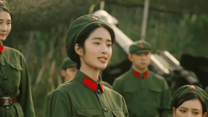 资源咖？情史风波？杨采钰与刘亦菲的隐秘较量
