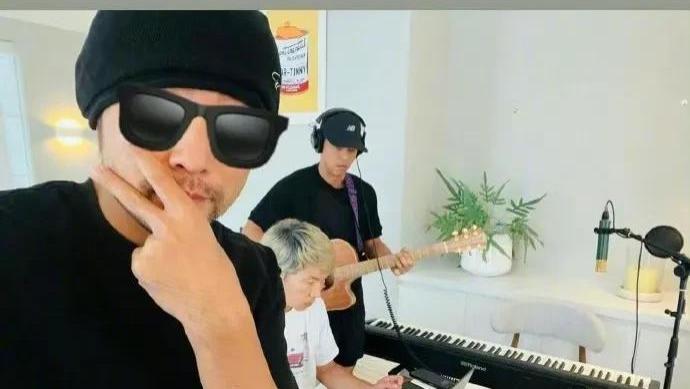周杰伦：还是我聪明，我连微博都不注册，免得天天被问