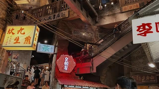 长沙文和友大动作，嚣张绿衣哥被踢出局，网友风评一边倒