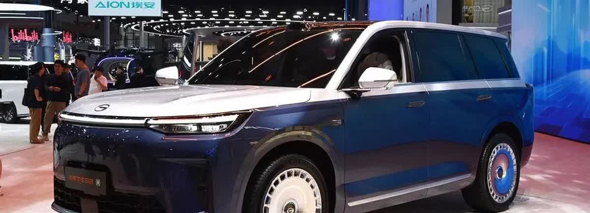 i8
首款上市的六座纯电SUV——理想i8，新车采用和理想L8一样的大六座（2