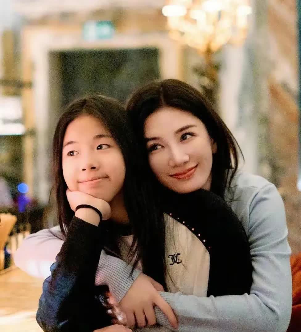 发现明星大部分都生的是女儿！

接连两天，我接触到的都是明星和他们女儿的事。