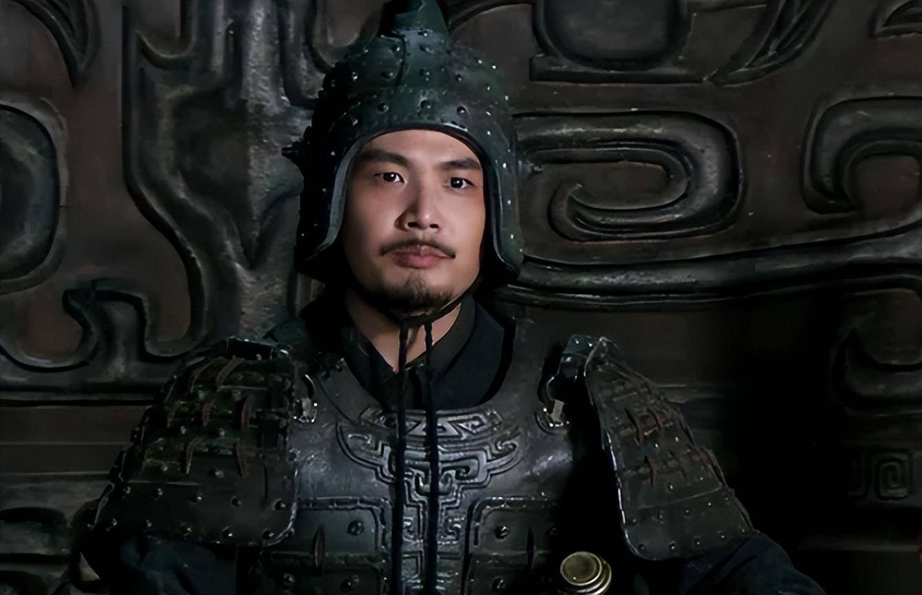 刘璋在与刘备对抗的时候，任命张任上战场。张任将统帅庞统当作了刘备，一箭射杀。
