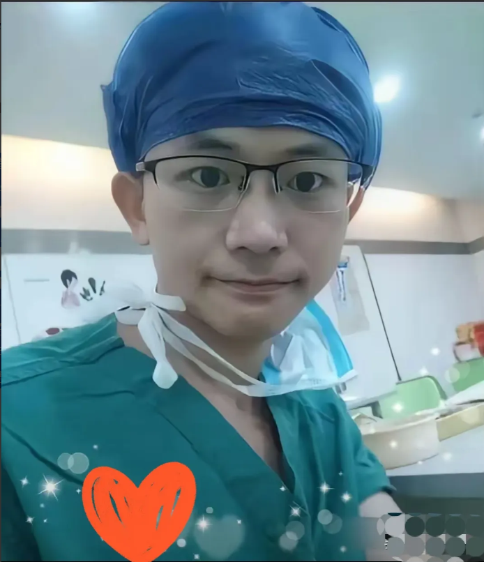 又是一起悲剧
湘雅二医院罗帅宇事件，真的太让人揪心了！
 28岁的罗帅宇，是临床
