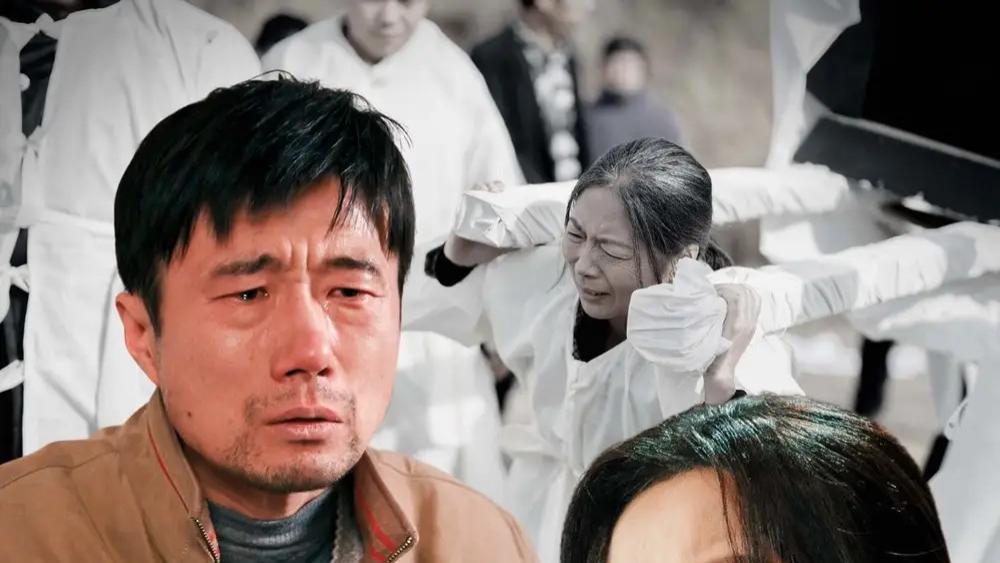 短剧《繁星坠我怀 | 再次爱上你》完整版全 79 集免费看资源，黄文博＆张予湉主演，79 集里繁星下